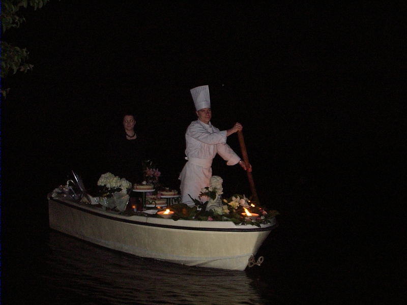 Arriv&eacute;e du g&acirc;teau